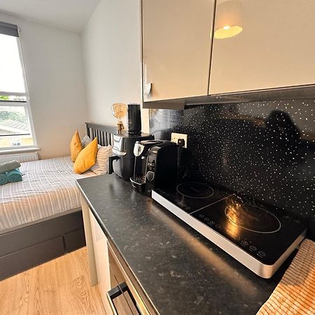 Lovely Self Contained Studio Now Available 伦敦 外观 照片
