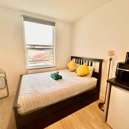 Lovely Self Contained Studio Now Available 伦敦 外观 照片