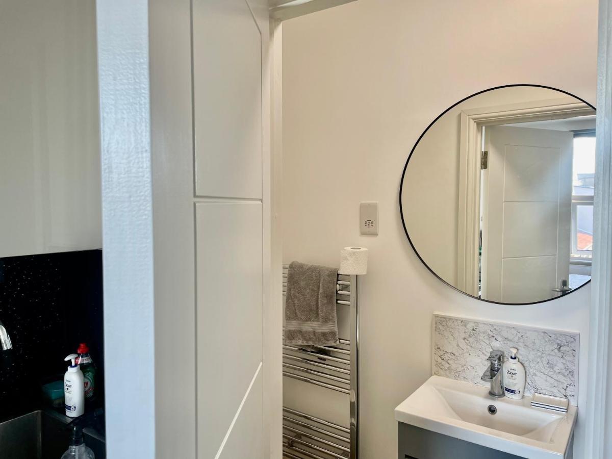 Lovely Self Contained Studio Now Available 伦敦 外观 照片