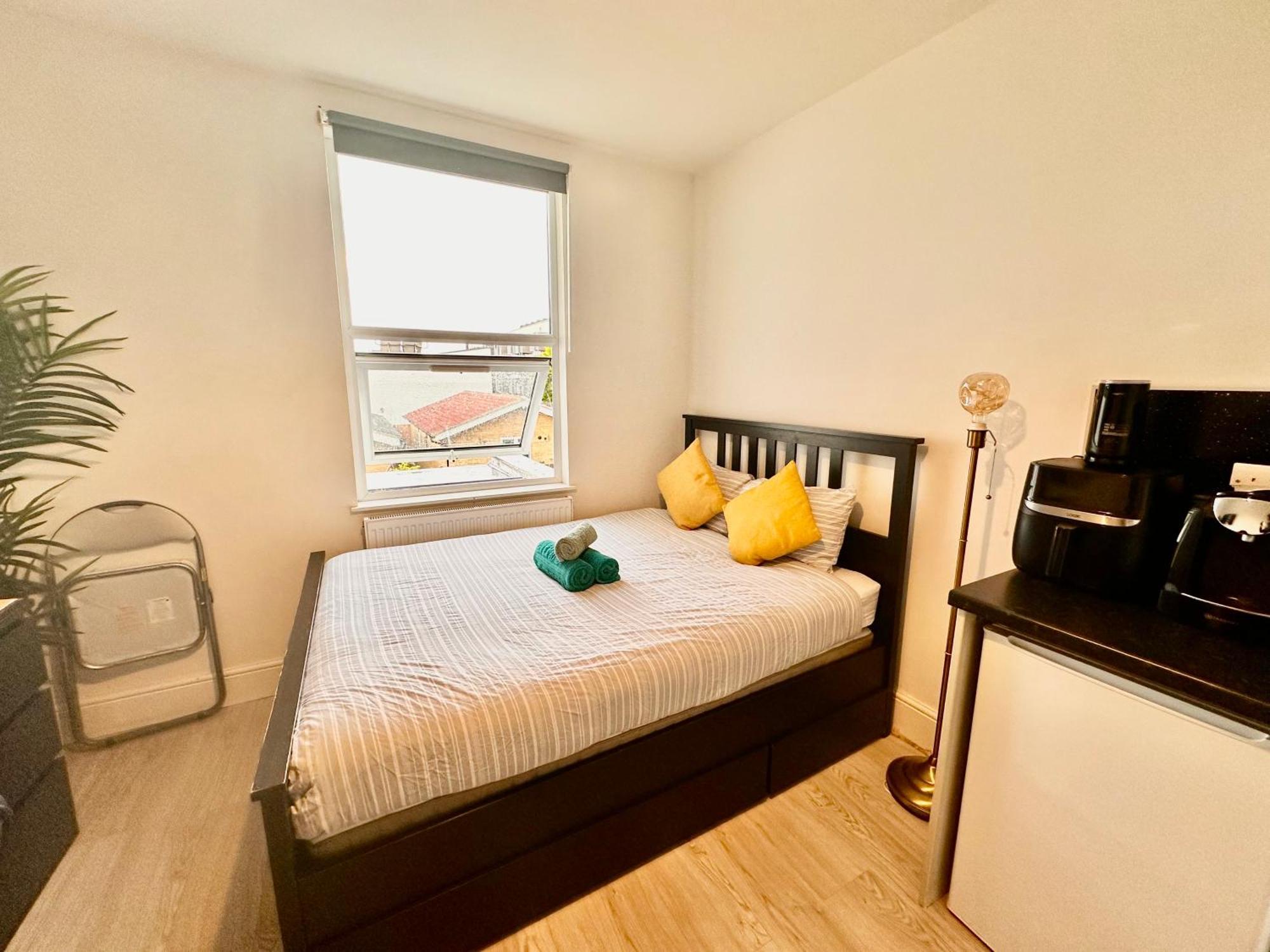 Lovely Self Contained Studio Now Available 伦敦 外观 照片